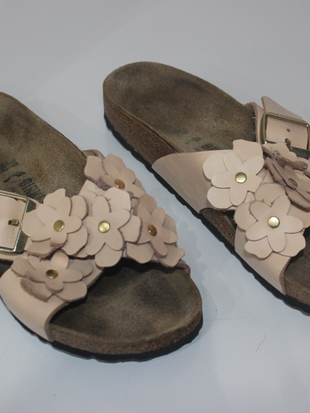 BIRKENSTOCK SIENA FLOWERS Slides on the light rose colorway Sz  39 ( 8-8.5)